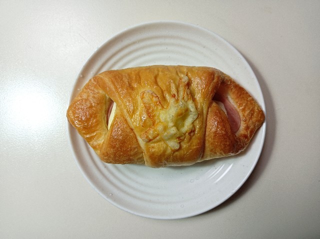 ハムとチーズのクロワッサン朝食キャセロールのレシピ