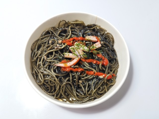 2026最新】ヤミ闇やみつき イカ墨パスタ【セブンイレブン】食べやすい